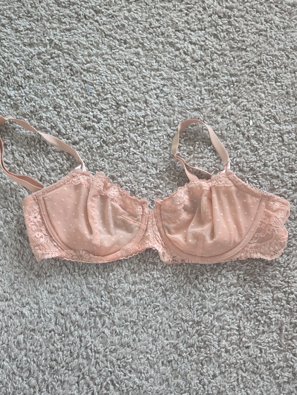 Visctoria's Secret Underwire Bra in Blush Pink